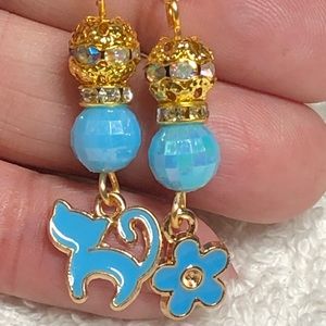 2/20 🦋Cute mismatched blue and gold CAT earrings in gold accents, pretty/fun
